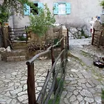 Dinko شقة *